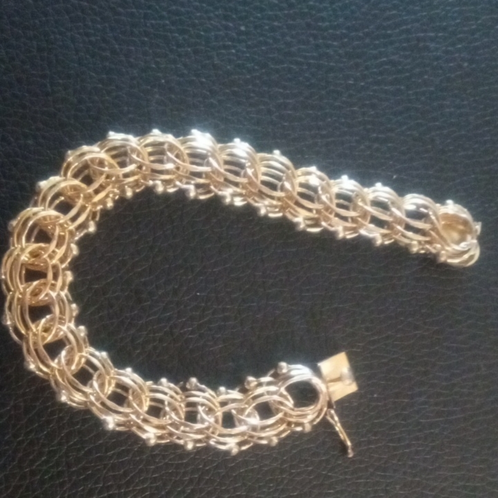 Elegant Gold Bracelet